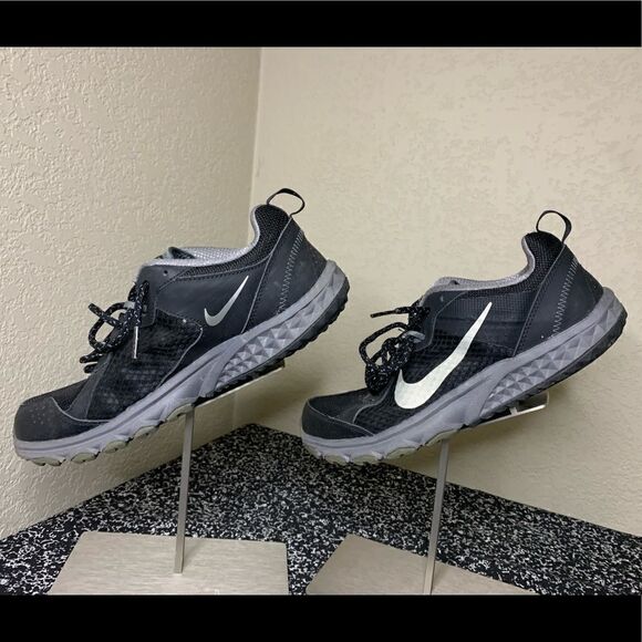 Dual Fusion Nikes   - Picture 3 of 5